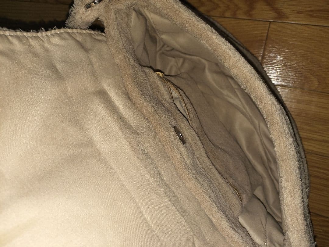 CHANEL ベージュ スエード ショルダーバッグ