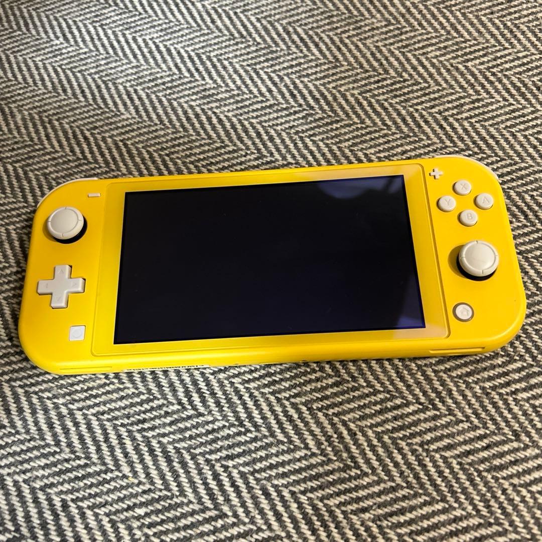Nintendo Switch light本体　黄色　ケース付き