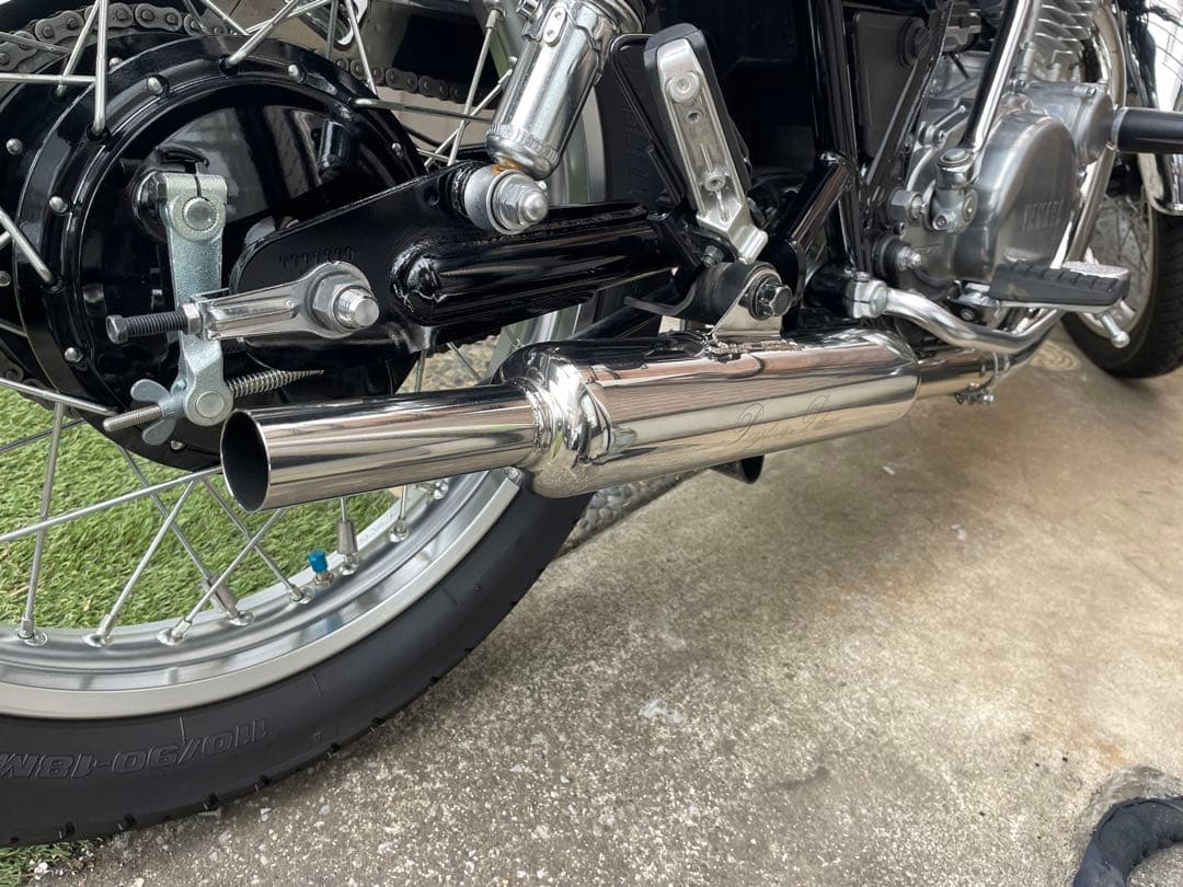 sr400 ペイトンプレイス　キャプトンマフラー