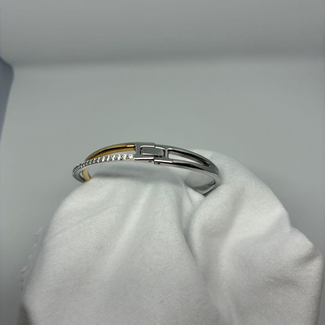 スワロフスキーSwarovski Hyperbola バングルラウンドカット M