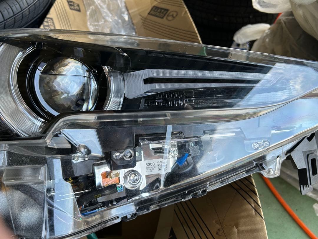 CX-8純正右LEDヘッドライト