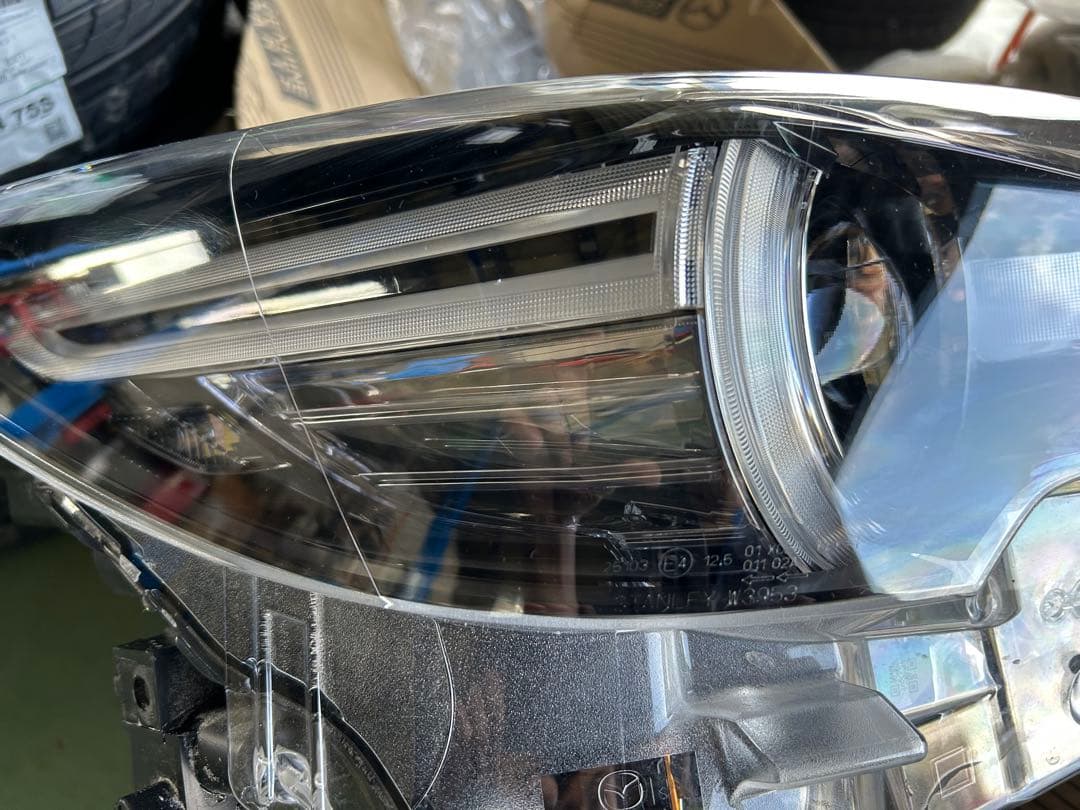 CX-8純正右LEDヘッドライト