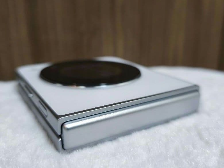 スマートフォン本体 Libero Flip