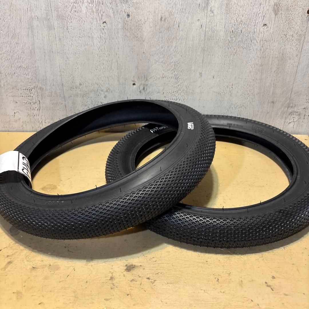 VANS x CULT TIRE BMX タイヤ 16” x 2.3” ブラック