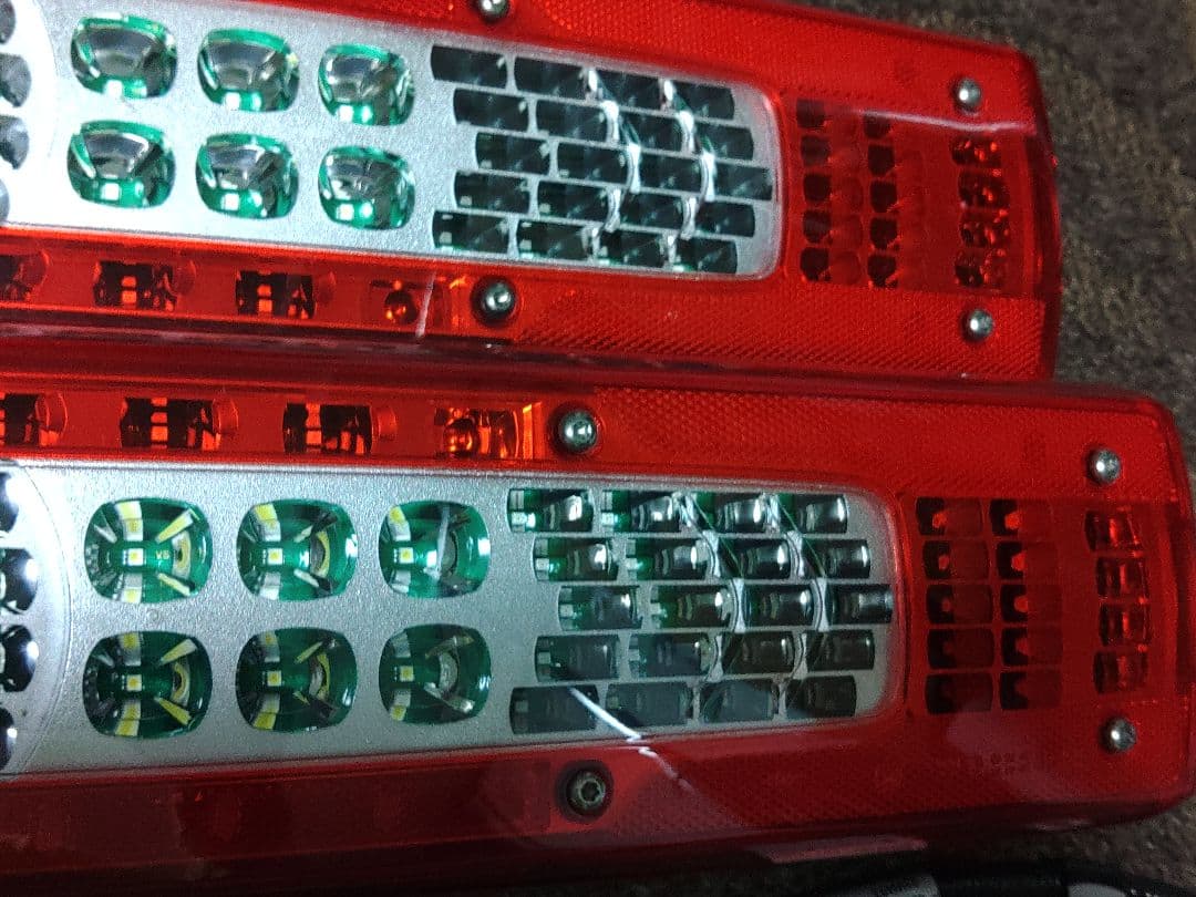 新型UDクオン大型トラックLEDテールランプ 新品