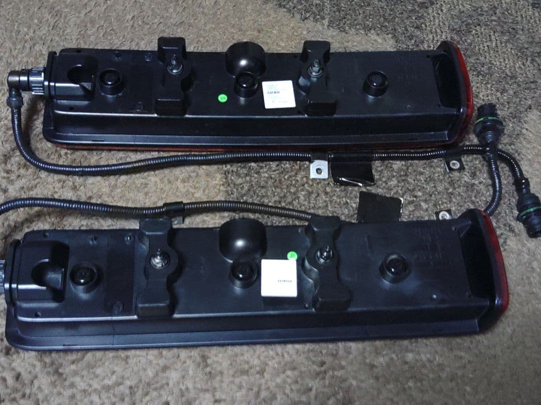 新型UDクオン大型トラックLEDテールランプ 新品