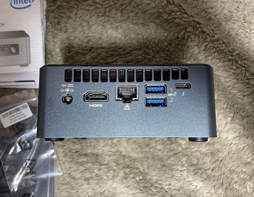 ミニPC Intel NUC 8 (NUC8i5BEH)