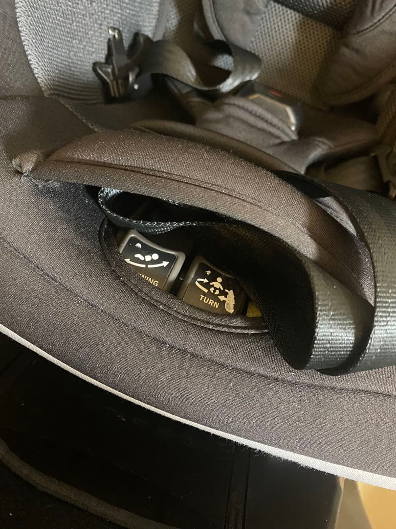 【美品】Combi ホワイトレーベルクルムーヴ スマート ISOFIX