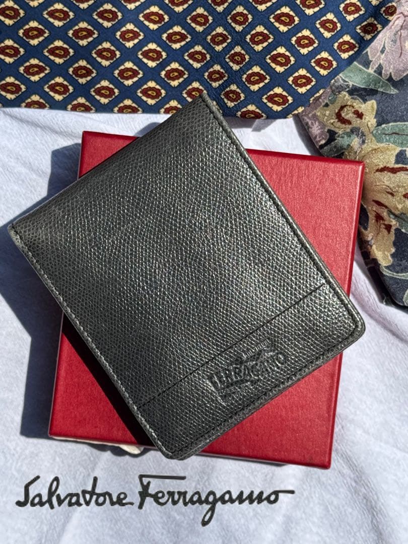 Ferragamo フェラガモ 二つ折り 財布 ブラック レザー 箱付き