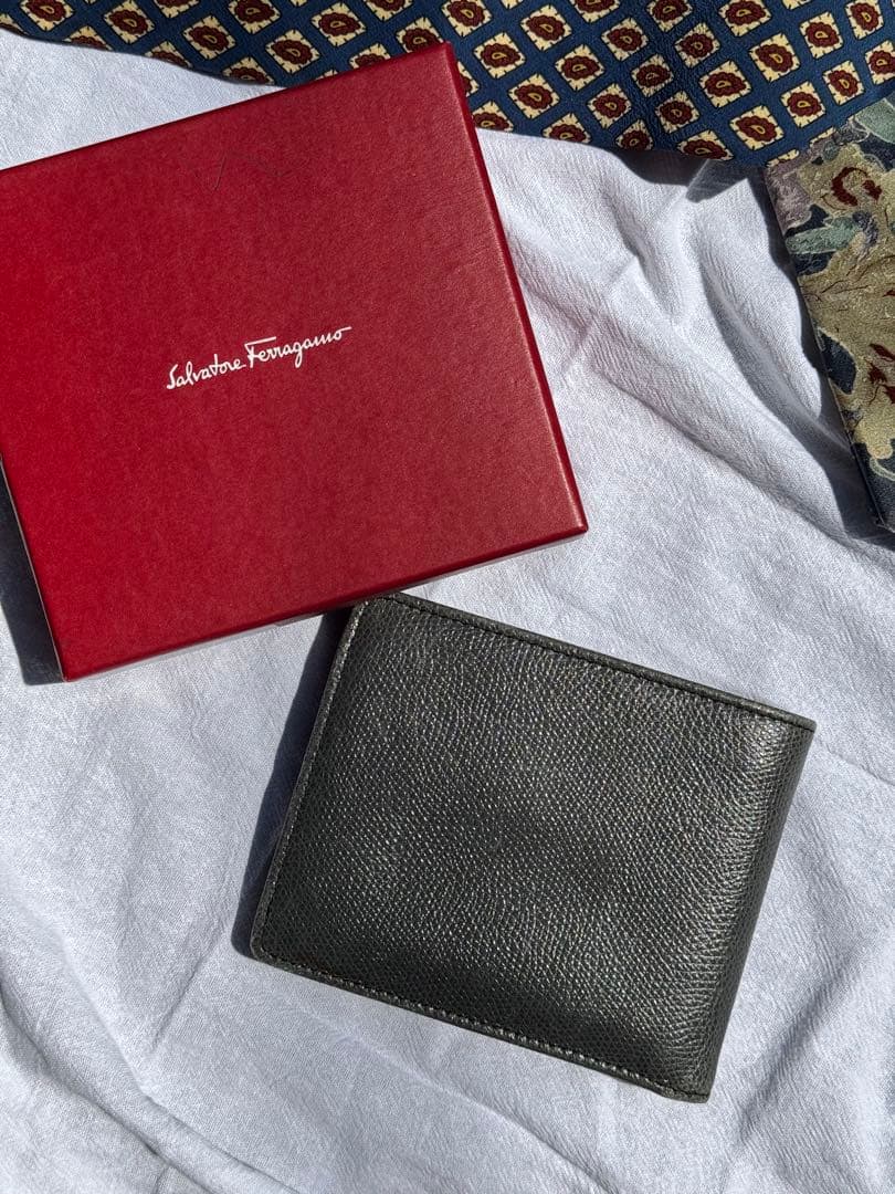 Ferragamo フェラガモ 二つ折り 財布 ブラック レザー 箱付き