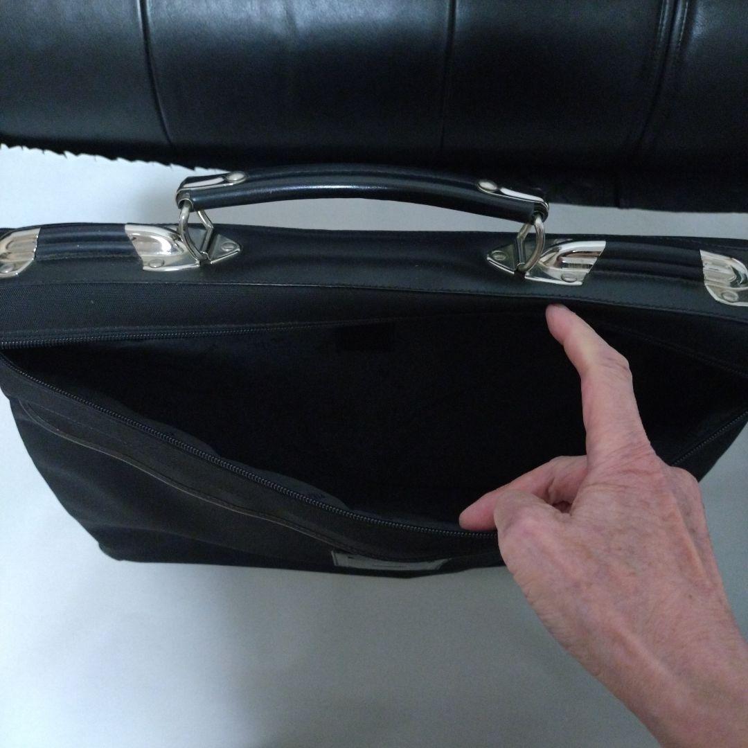 ブラックナイロンビジネスバッグ