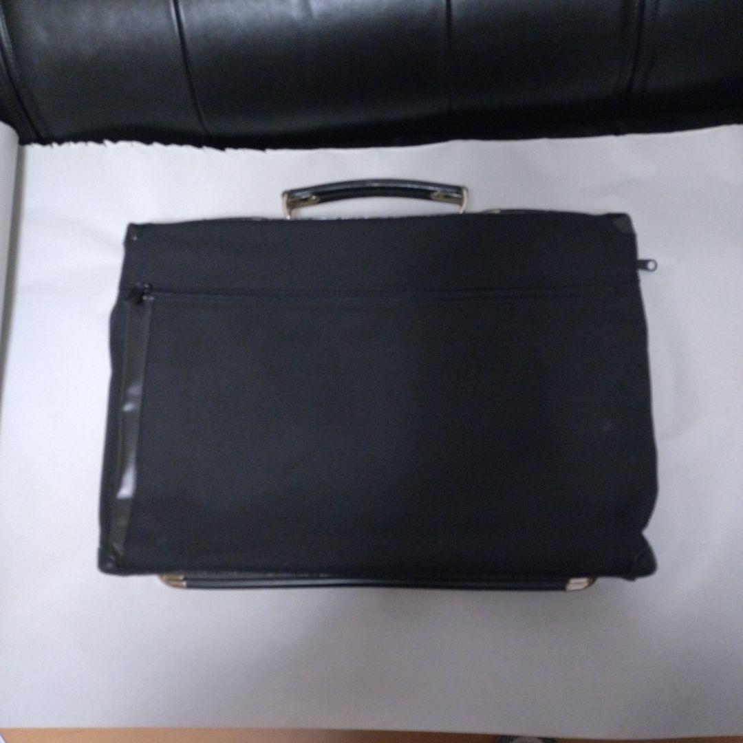 ブラックナイロンビジネスバッグ