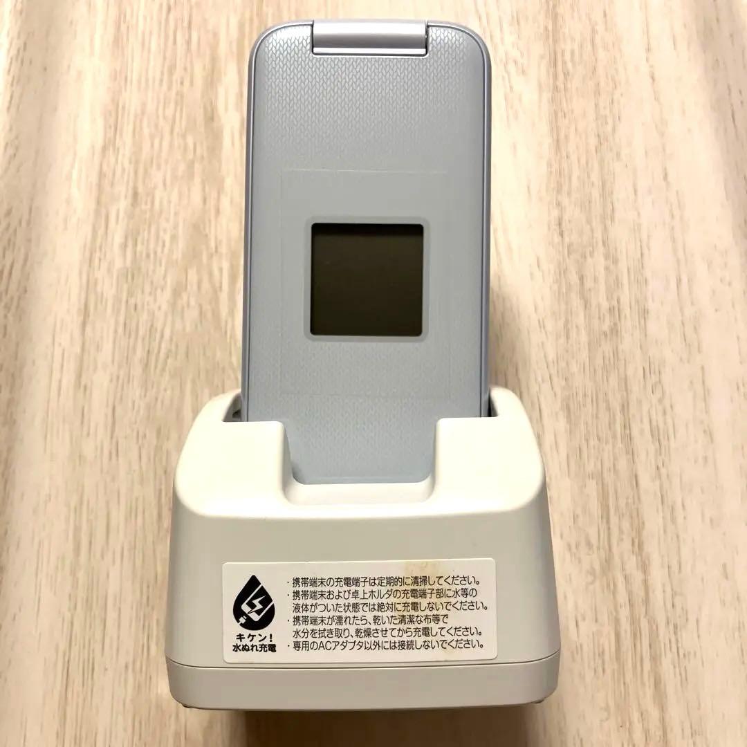 ☆美品☆ドコモらくらくホン F-01M ホワイト（充電器付き）