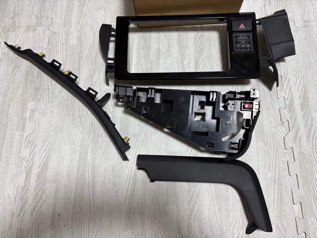 NHP10 アクア　9インチ　カーナビパネル