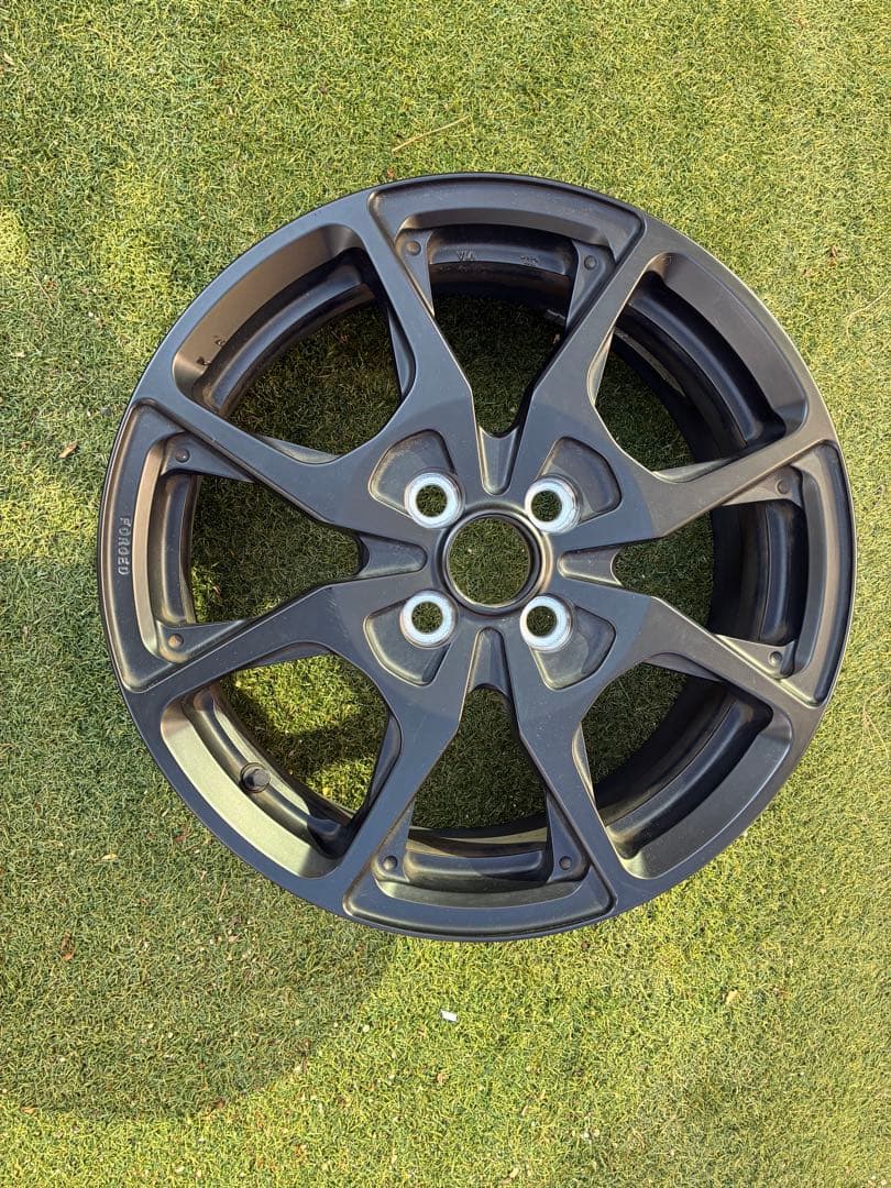 トヨタ　ヤリス　GR 16インチアルミホイール1本