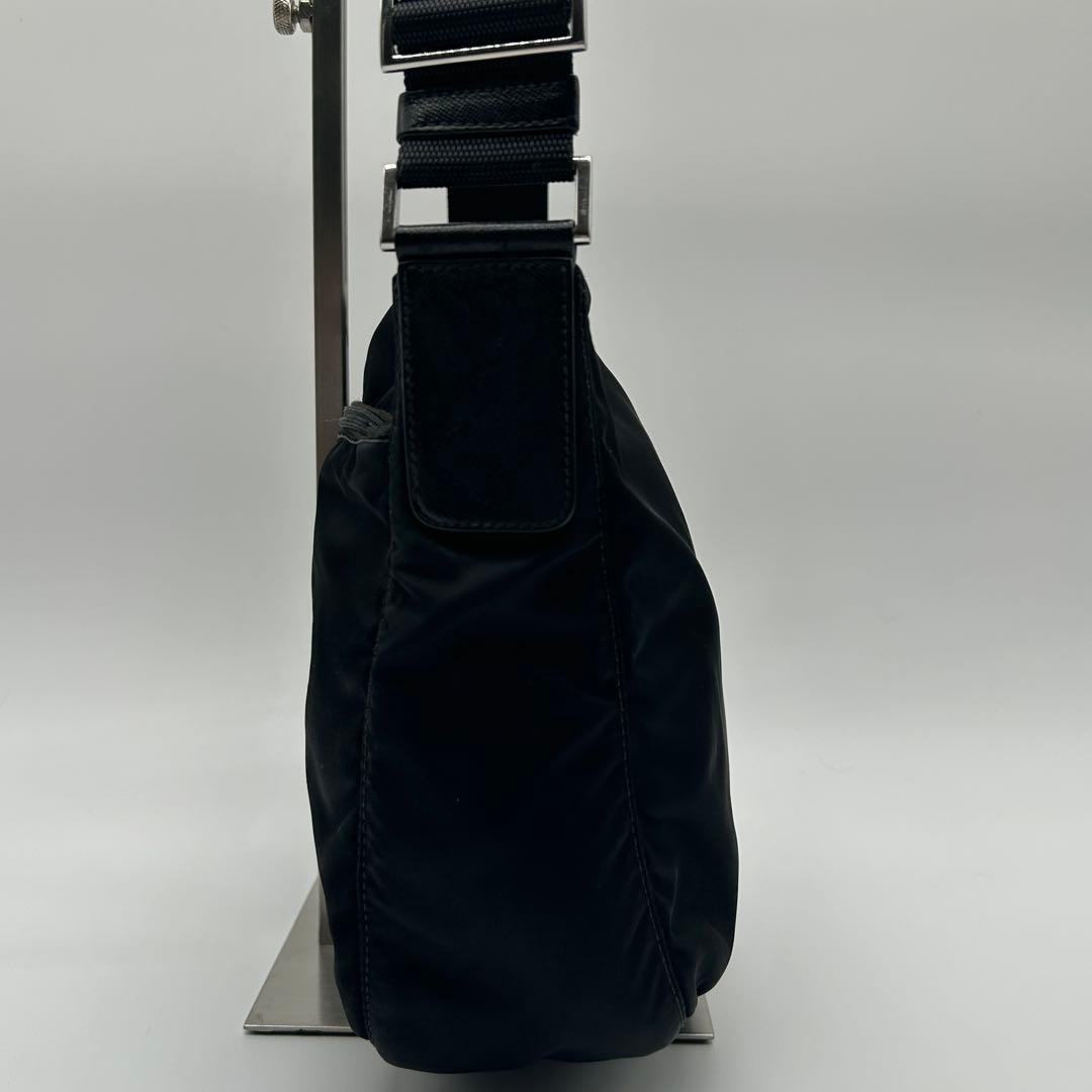 プラダ ショルダーバッグ ナイロン カメラ 三角ロゴ ブラック