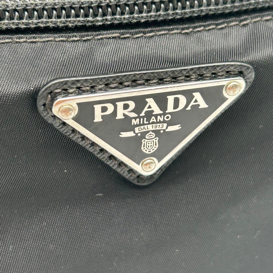 プラダ ショルダーバッグ ナイロン カメラ 三角ロゴ ブラック