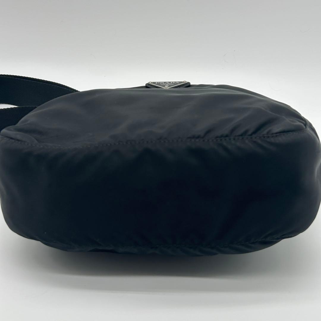 プラダ ショルダーバッグ ナイロン カメラ 三角ロゴ ブラック