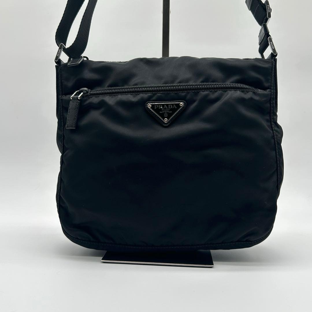プラダ ショルダーバッグ ナイロン カメラ 三角ロゴ ブラック