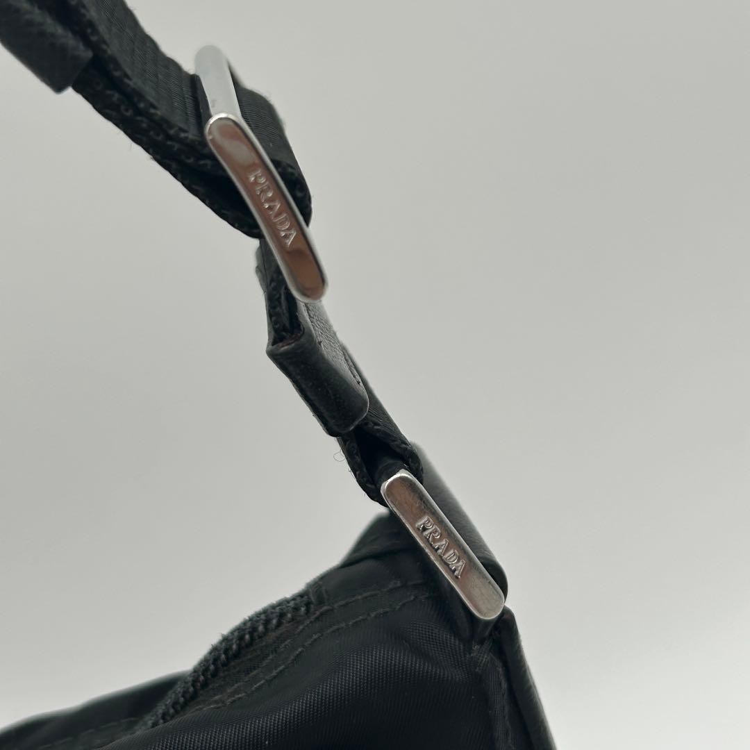プラダ ショルダーバッグ ナイロン カメラ 三角ロゴ ブラック