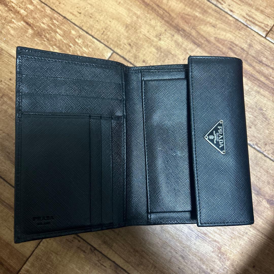 プラダ 財布