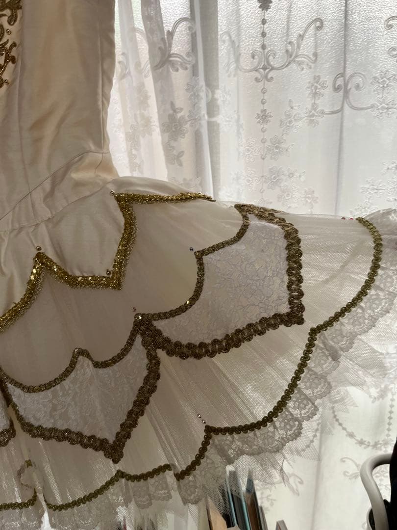 アイボリーのオーダー バレエチュチュ(小学6年から中学生、大人の方へ)