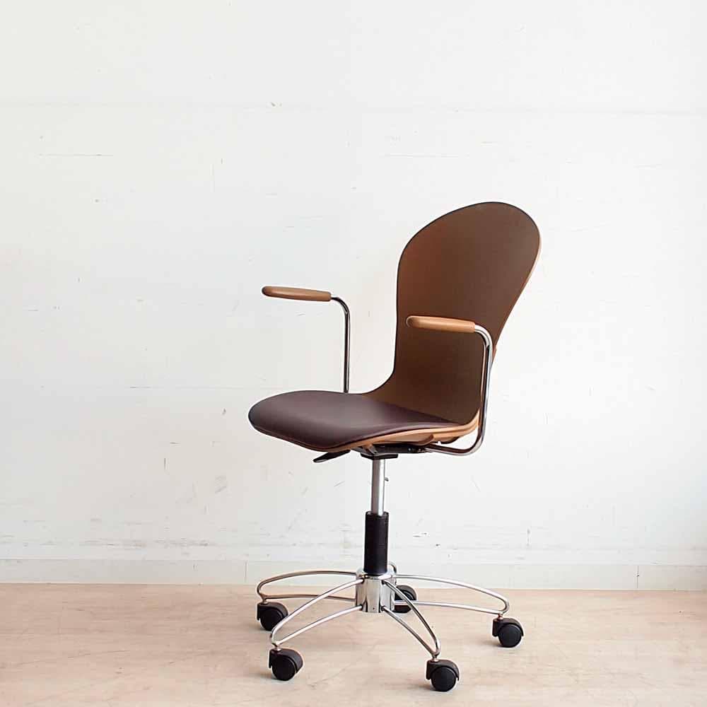 furmax デスクチェア A アーム付きワークチェア ZR24299