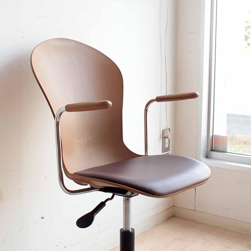 furmax デスクチェア A アーム付きワークチェア ZR24299