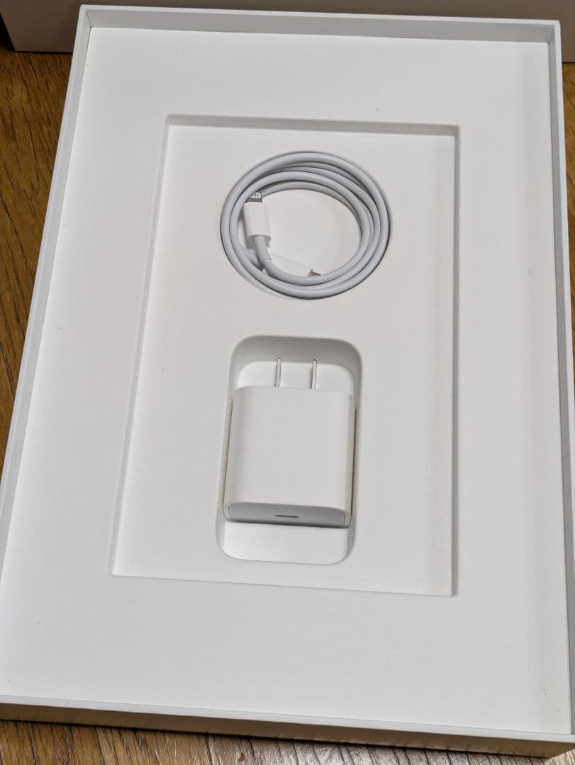 iPad 第9世代 Wi-Fiモデル 64GB シルバー