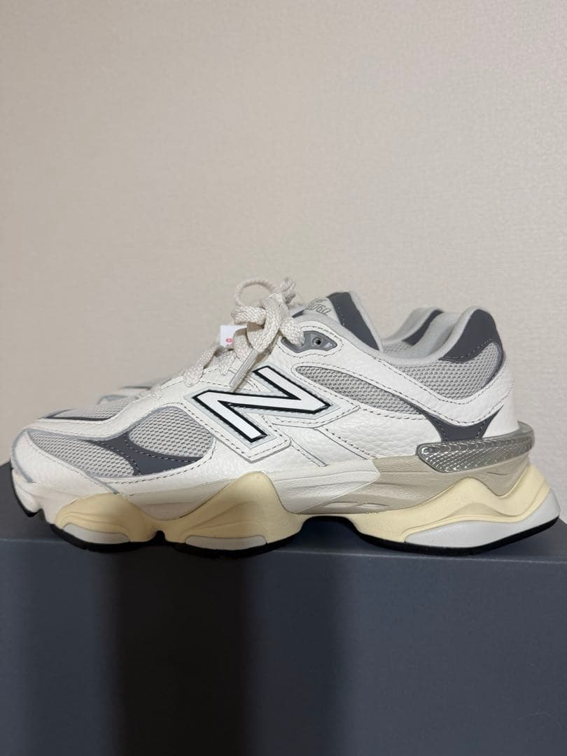 New Balance 9060 23㎝