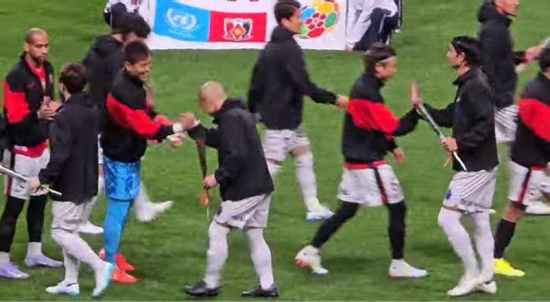 2025 浦和レッズ トラックジャケット　アンセムジャケット　長袖　XLサイズ