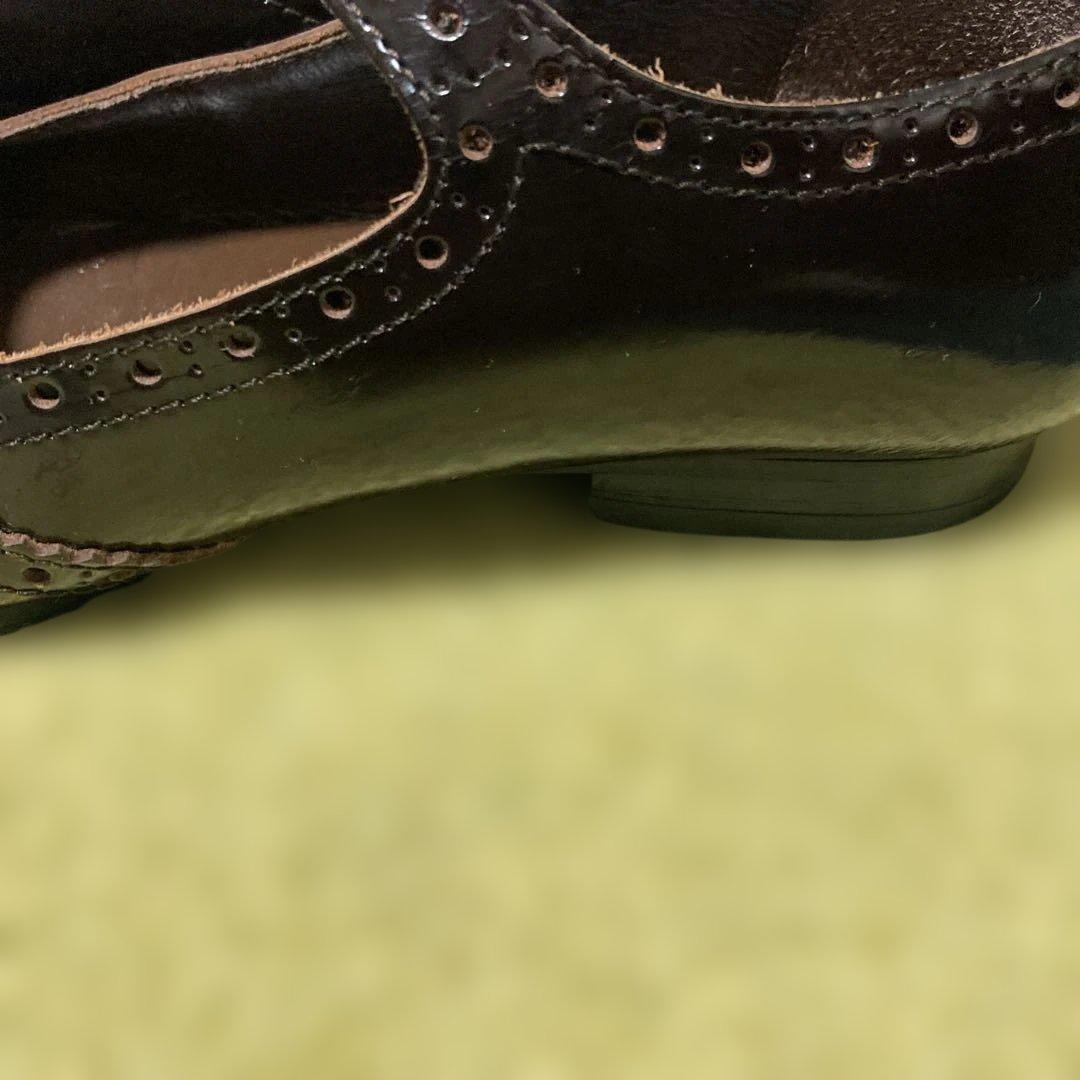 トリココムデギャルソン　メダリオンメリージェーン エナメル茶