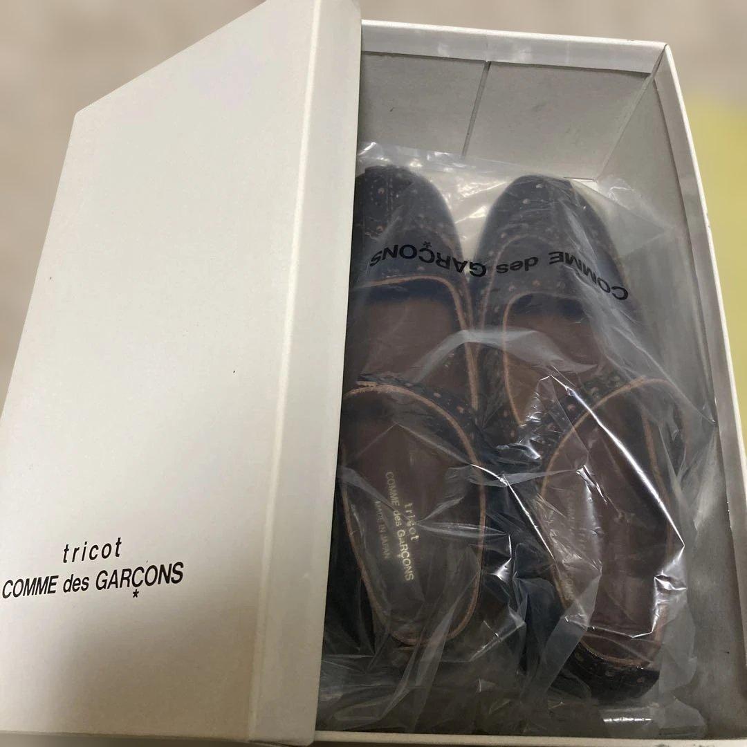 トリココムデギャルソン　メダリオンメリージェーン エナメル茶