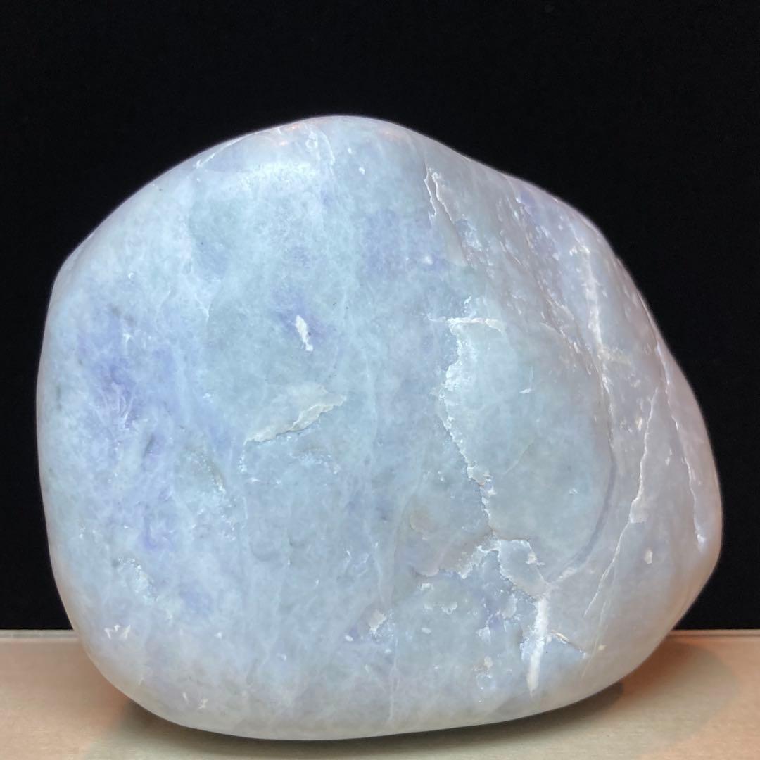 糸魚川翡翠　ラベンダー翡翠　原石　696ｇ