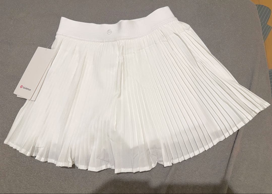 ルルレモン Varsity ハイライズ プリーツテニススカート