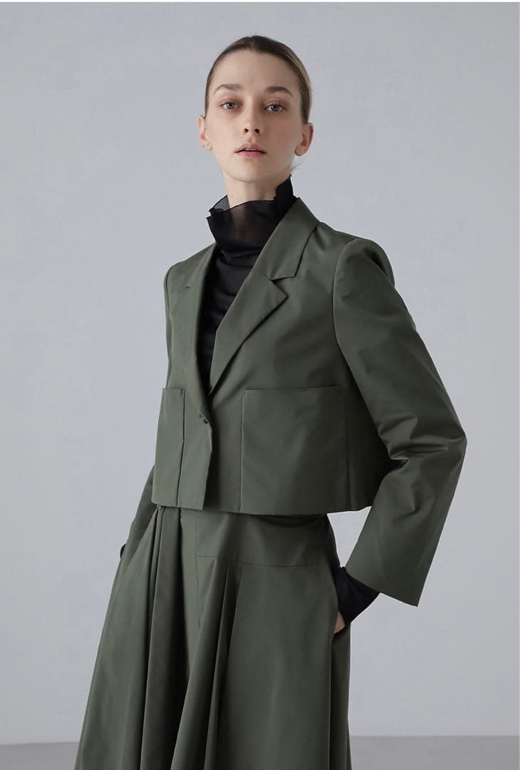 ADORE メモリータフタテーラードジャケット ブラック クロップド丈