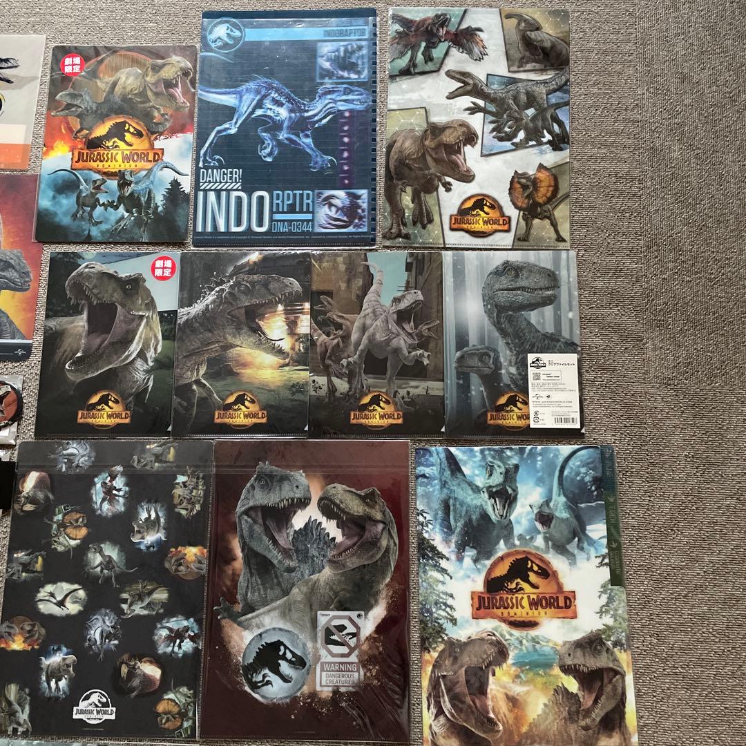 ジュラシックワールド まとめ売り　グッズ　缶バッジ　キーホルダー　ファイル