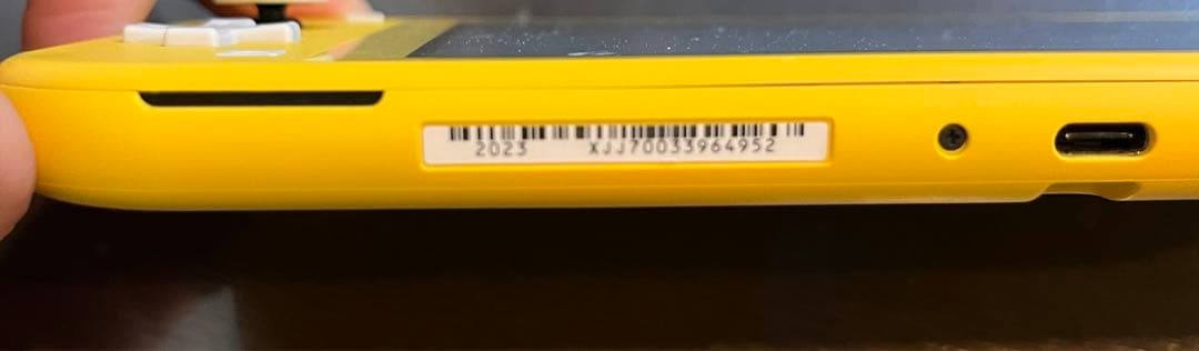 Switch light イエロー　箱無し　アダプター、ケース付