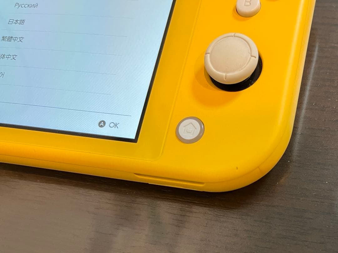 Switch light イエロー　箱無し　アダプター、ケース付