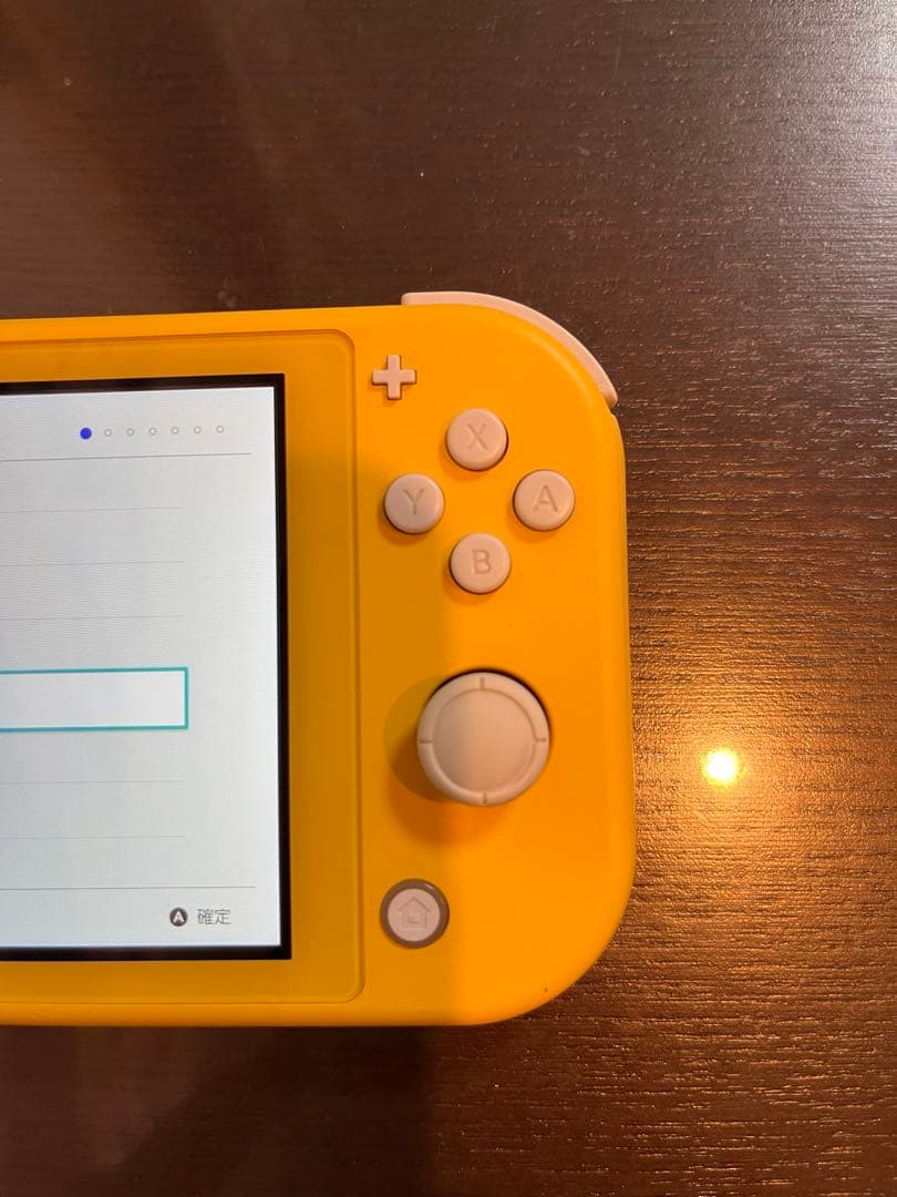 Switch light イエロー　箱無し　アダプター、ケース付