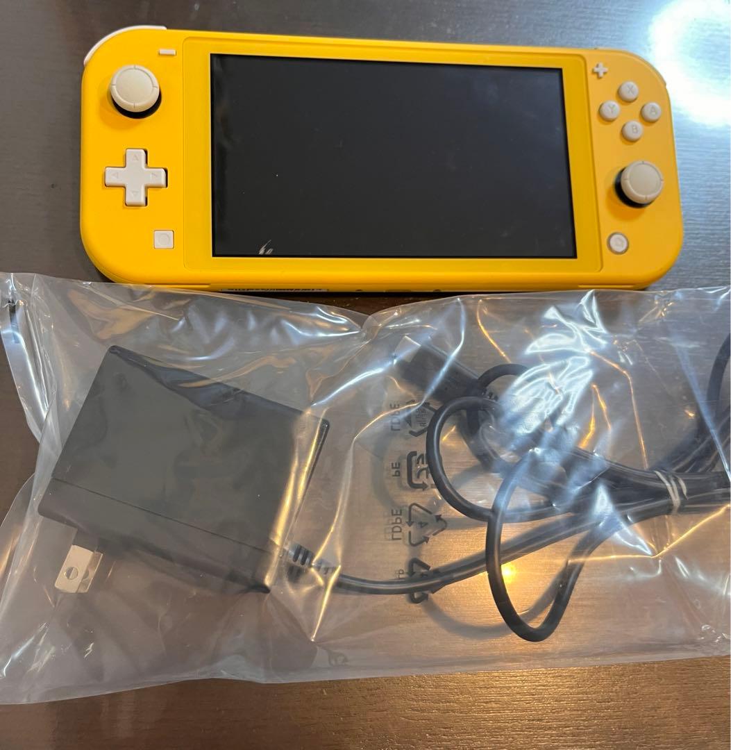 Switch light イエロー　箱無し　アダプター、ケース付