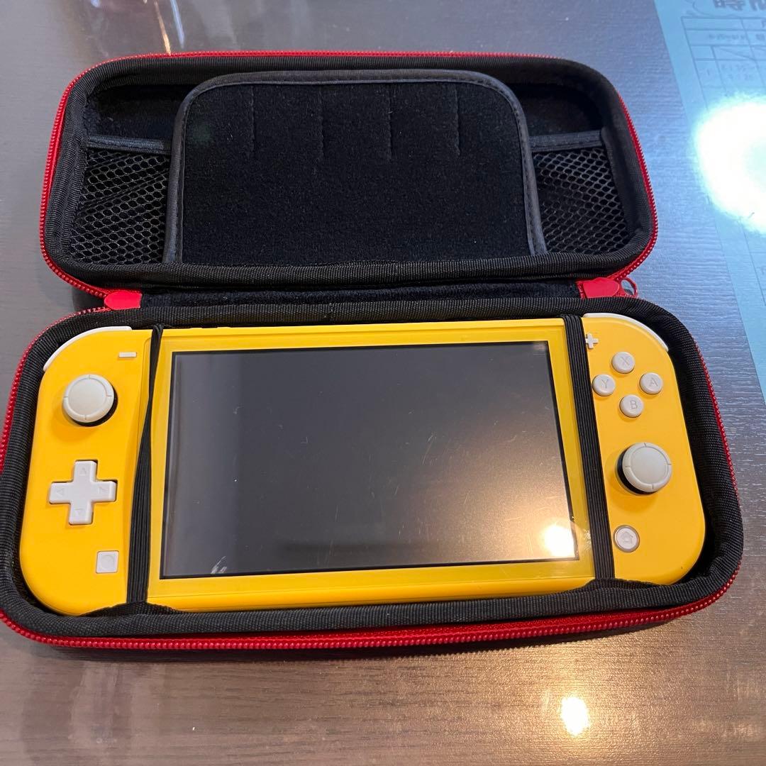 Switch light イエロー　箱無し　アダプター、ケース付