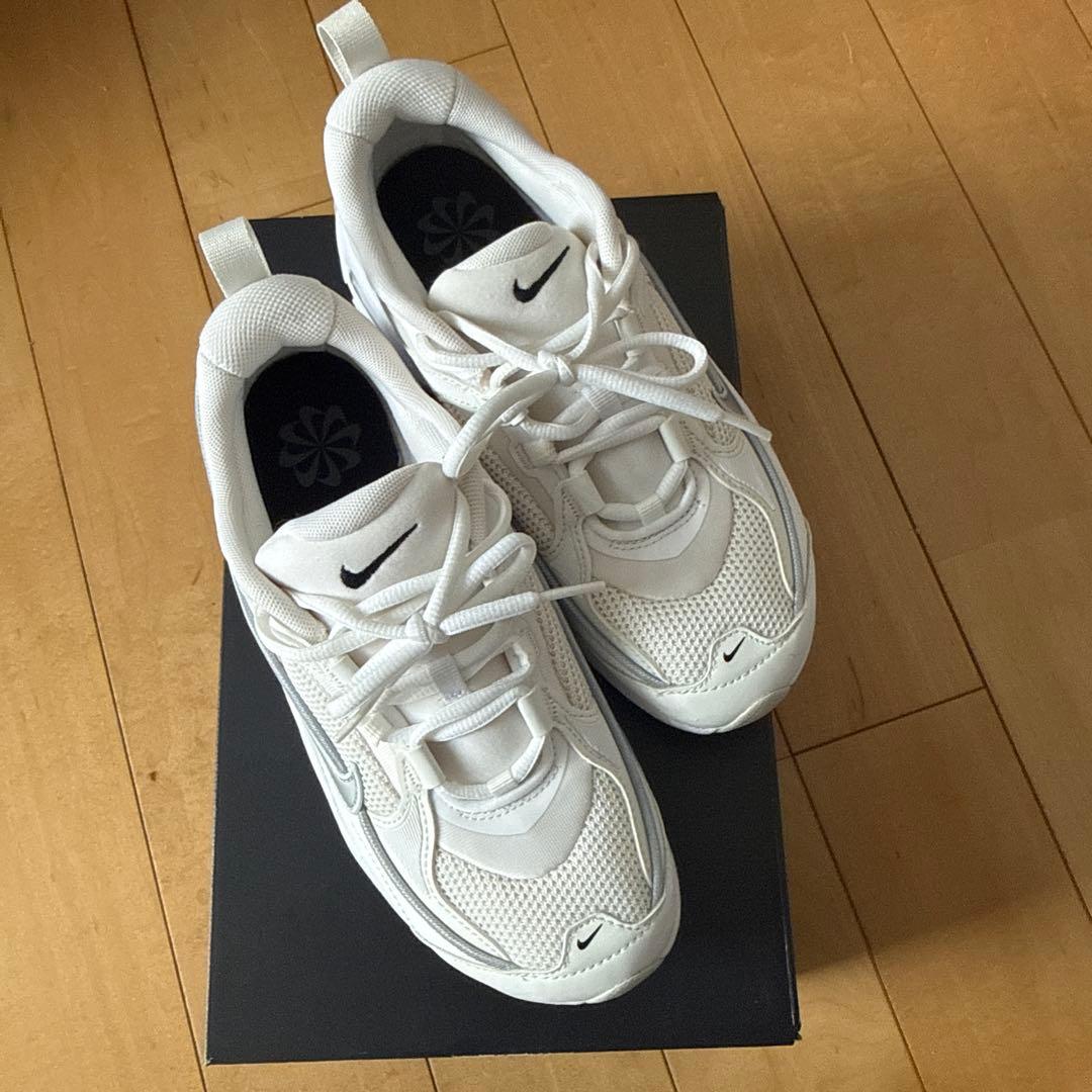 Nike Air Force 1 ホワイト スニーカー