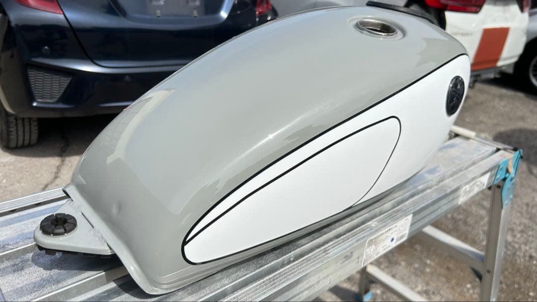 SR400 500バイクタンク グレー/ホワイト yamaha