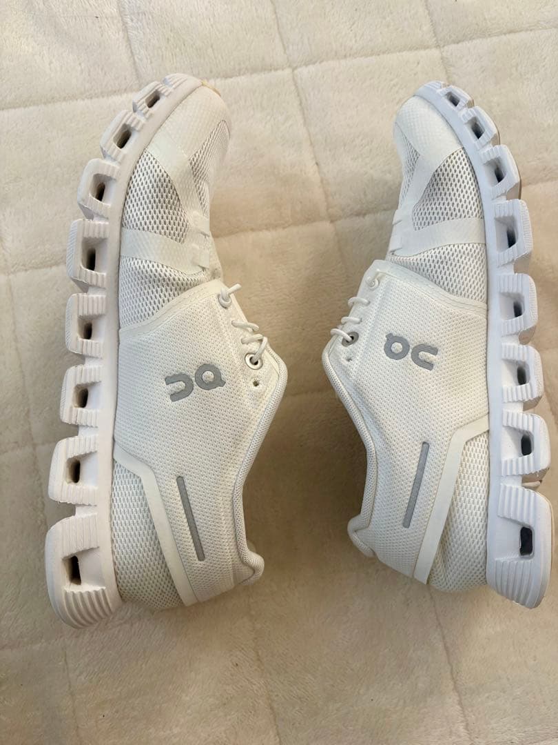 On Cloudスニーカー ホワイト 25cm ※24cm寄りの履き心地