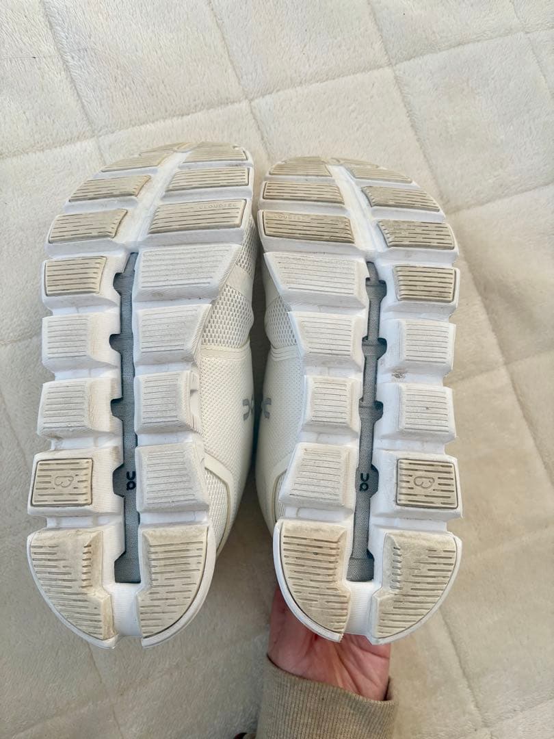 On Cloudスニーカー ホワイト 25cm ※24cm寄りの履き心地