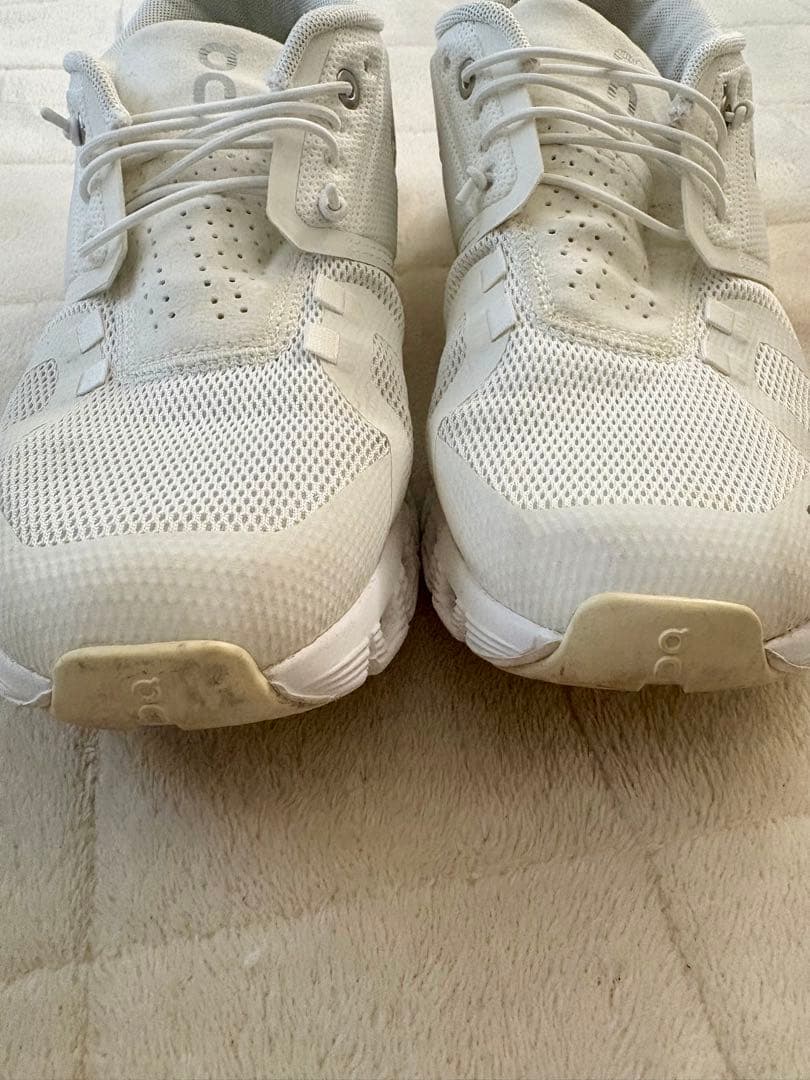 On Cloudスニーカー ホワイト 25cm ※24cm寄りの履き心地