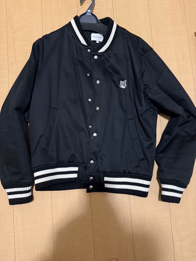 黒いボンバージャケット