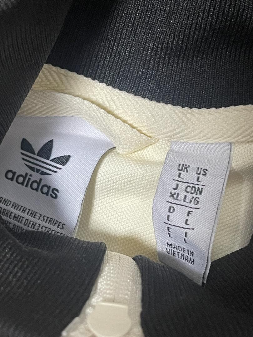 ［新品］adidas アディダスオリジナルストラックジャケットLベージュ男女兼用