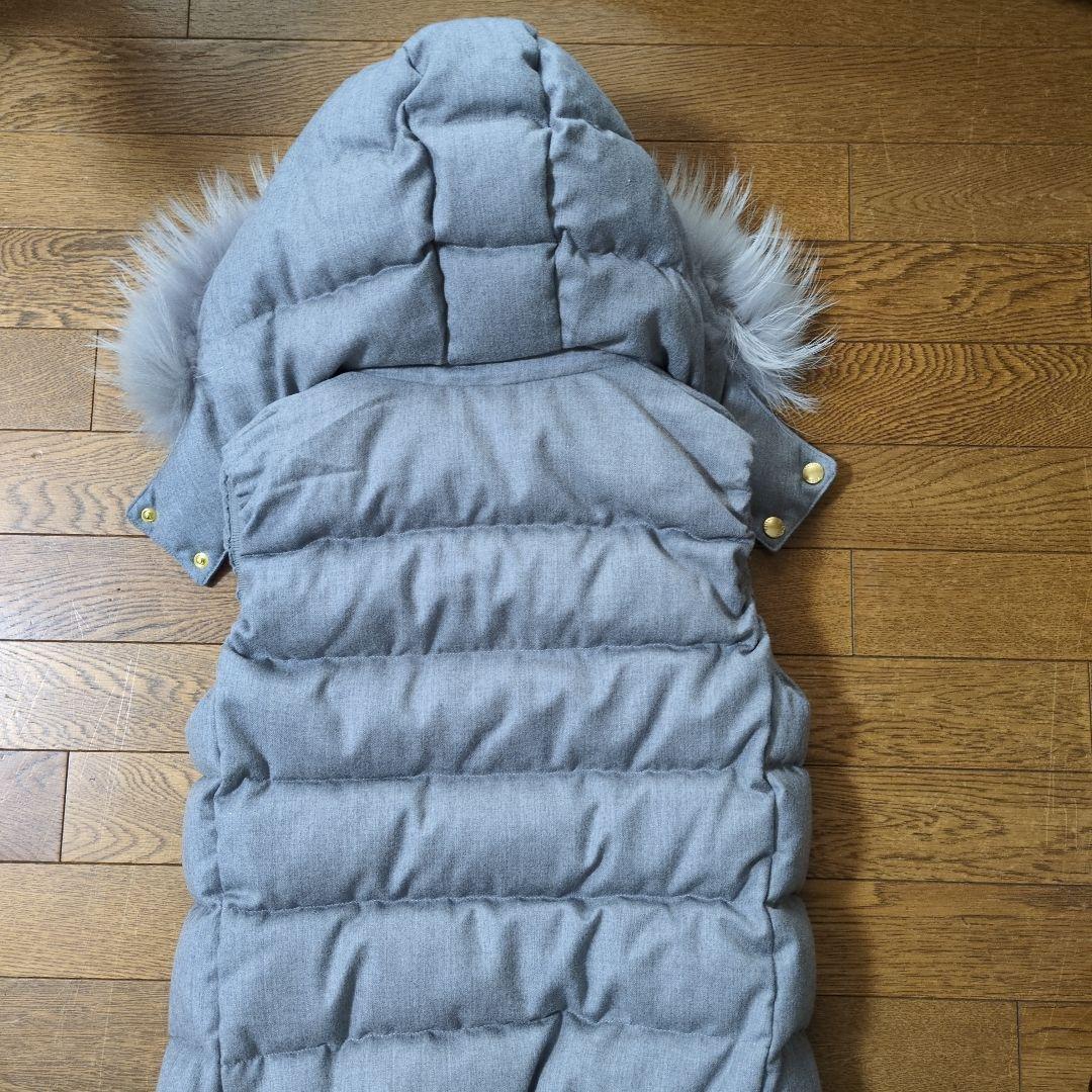 週末値下げ、TATRAS フード付きグレー ダウンベスト02